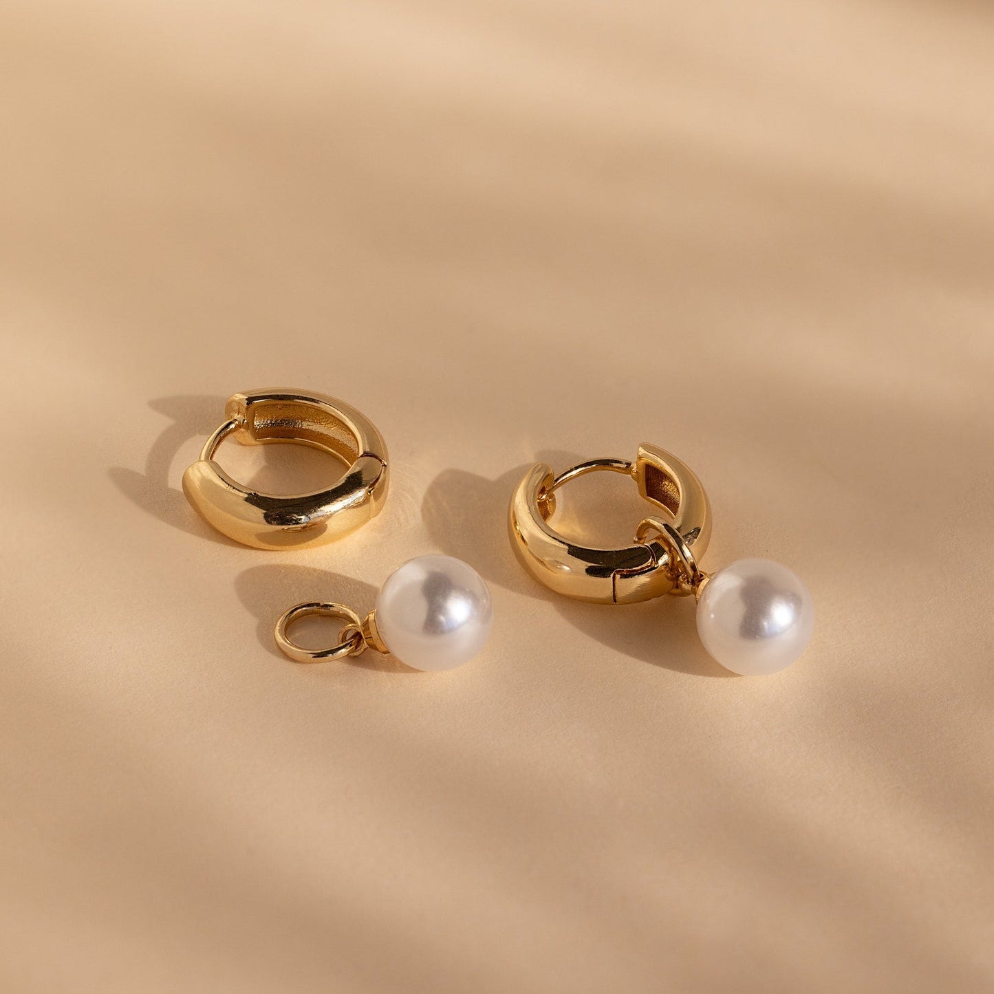 Bold_Pearl_Drop_Earrings_18k_gold_plated