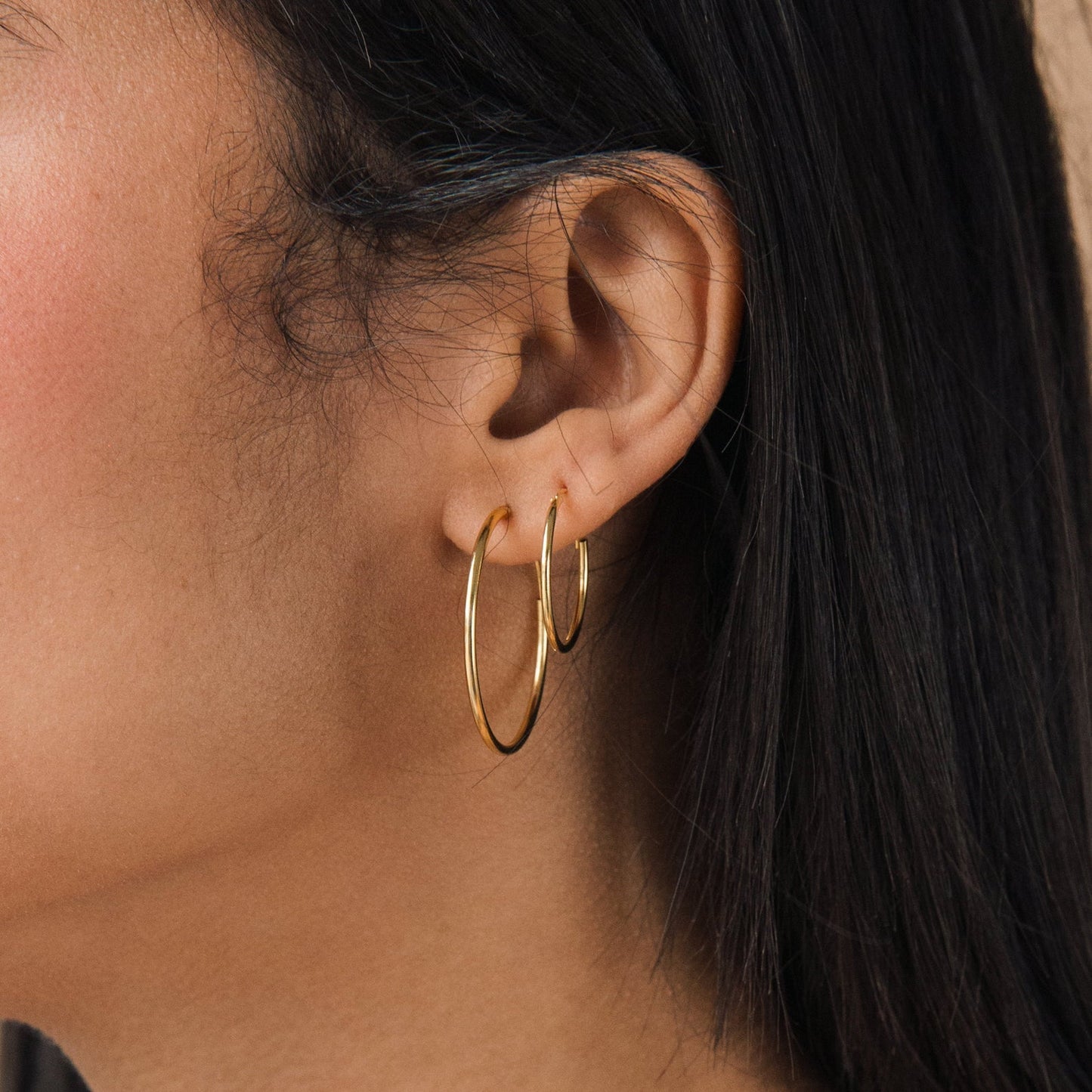 Large _Thin_Hoops_Size_diffrence