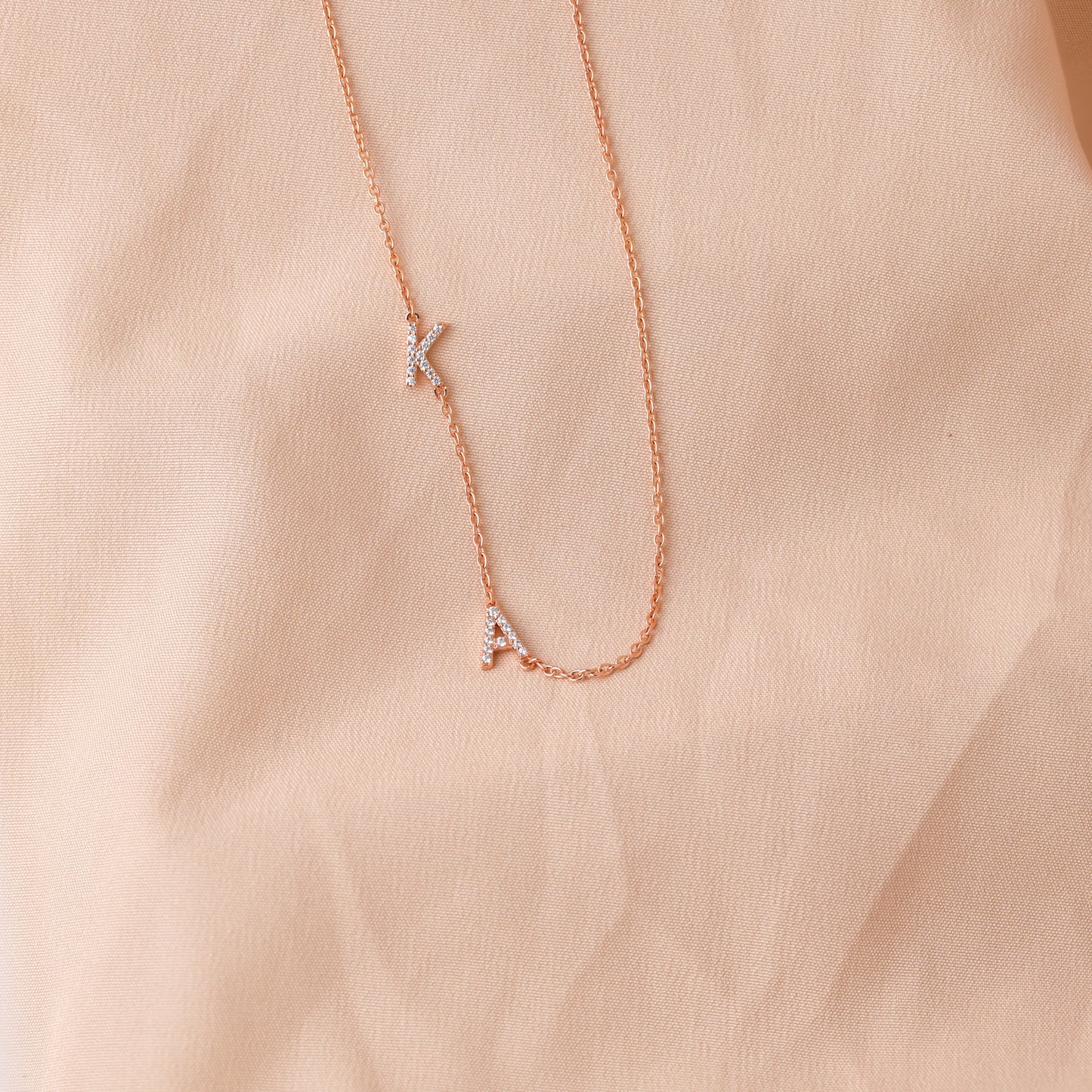 Sideways pave initial on fine chain
