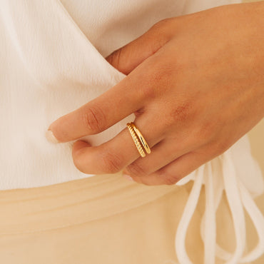 Dynamic Duo: Bold Fusion of Solid and Twisted Bands in the Minimalist Duo Ring 18K Gold