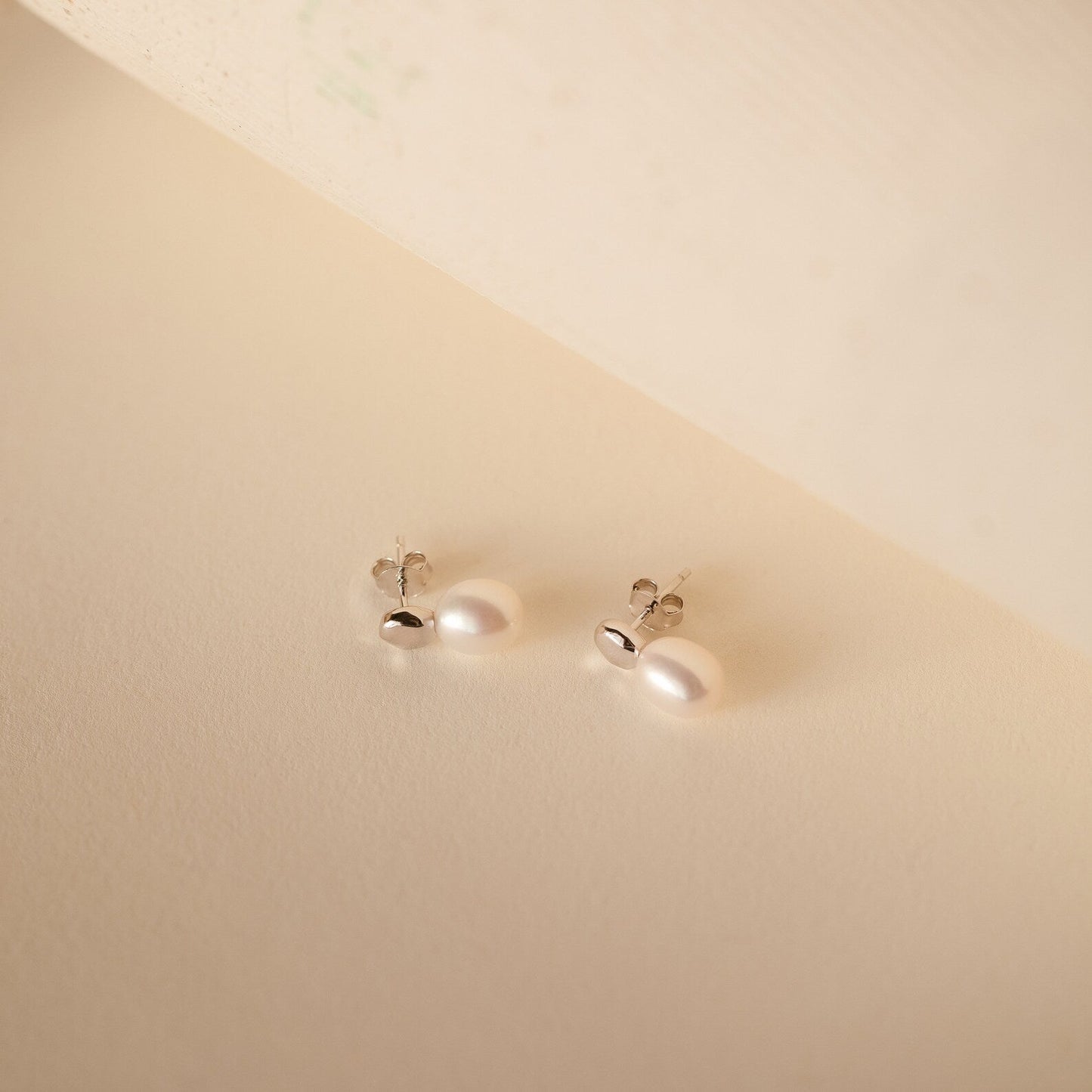 Glamour Elevated: Pearl Gemstone Drop Earrings