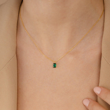 Personalized Elegance: Maia Emerald Pendant Necklace 18K Gold