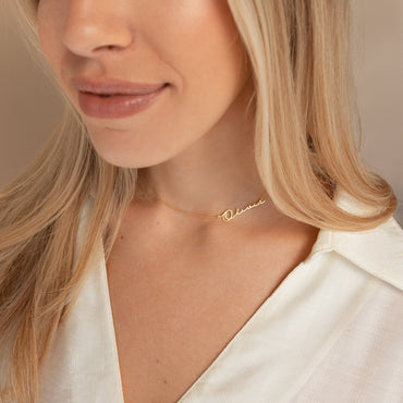 Off-Center Name Necklace: Minimalist Elegance