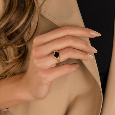 Vintage Chic: Dusk Signet Ring with Black Onyx Stone