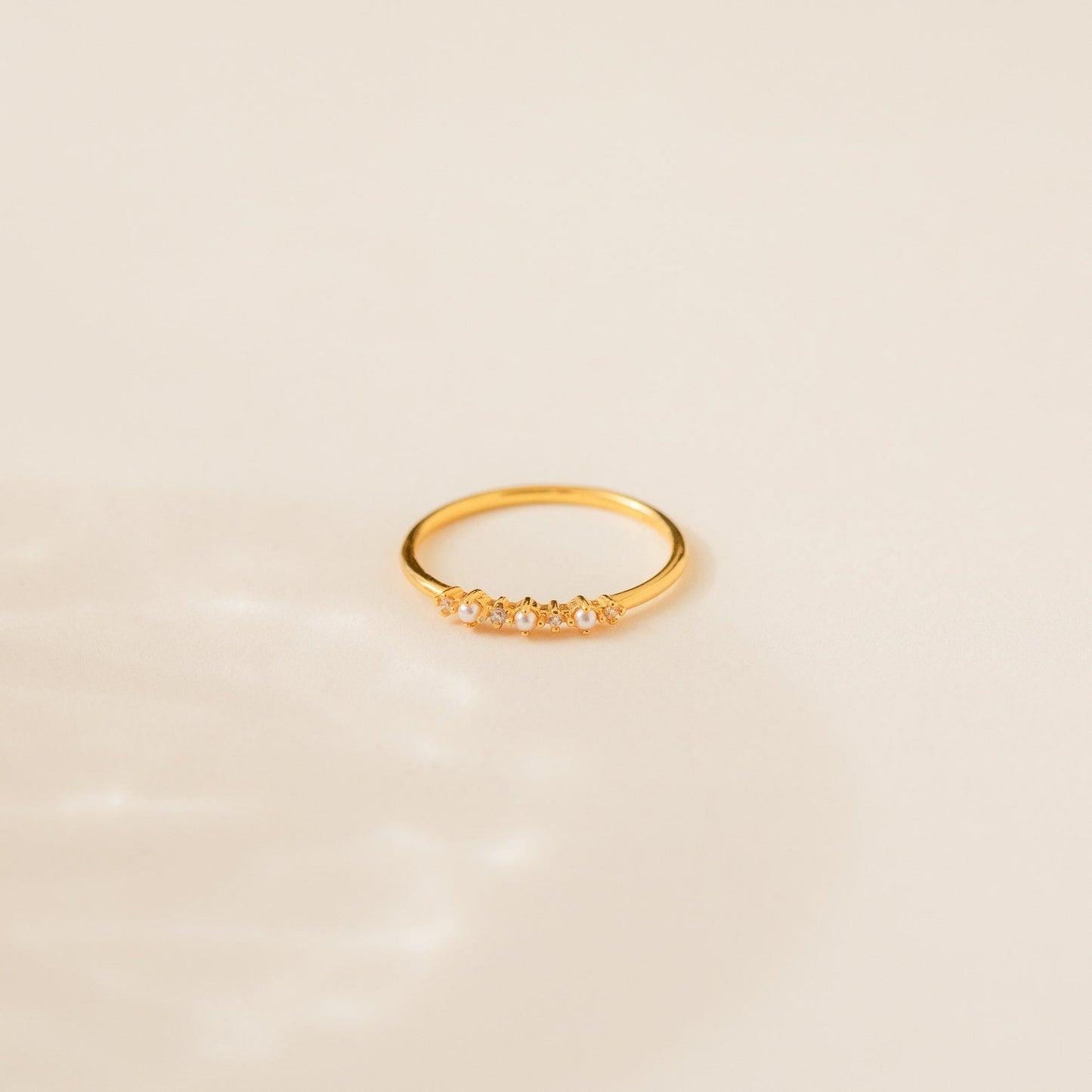Vintage Glamour: Gold Pearl Diamond Stacking Ring 18K Gold