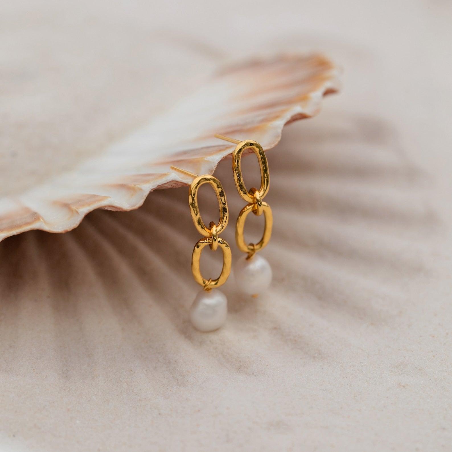 Splash of Elegance Pearl Drop Chain Link Earrings: Summer Statement