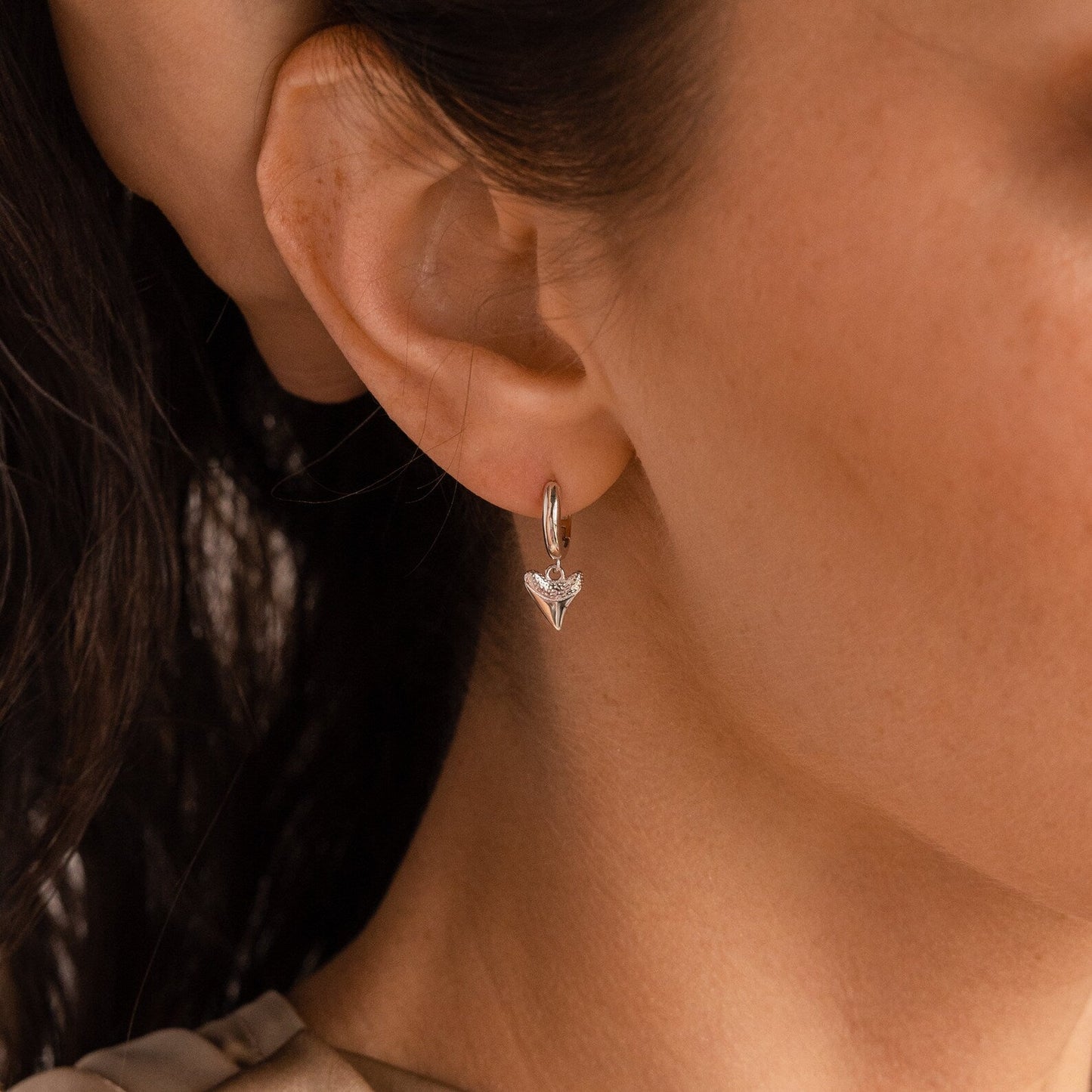 Shark Tooth Huggie Hoop Earrings: Embrace Beach Vibes Year-Round
