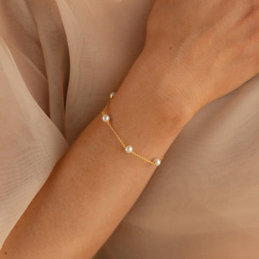 Timeless Beauty: Pearl Station Bracelet 18K Gold