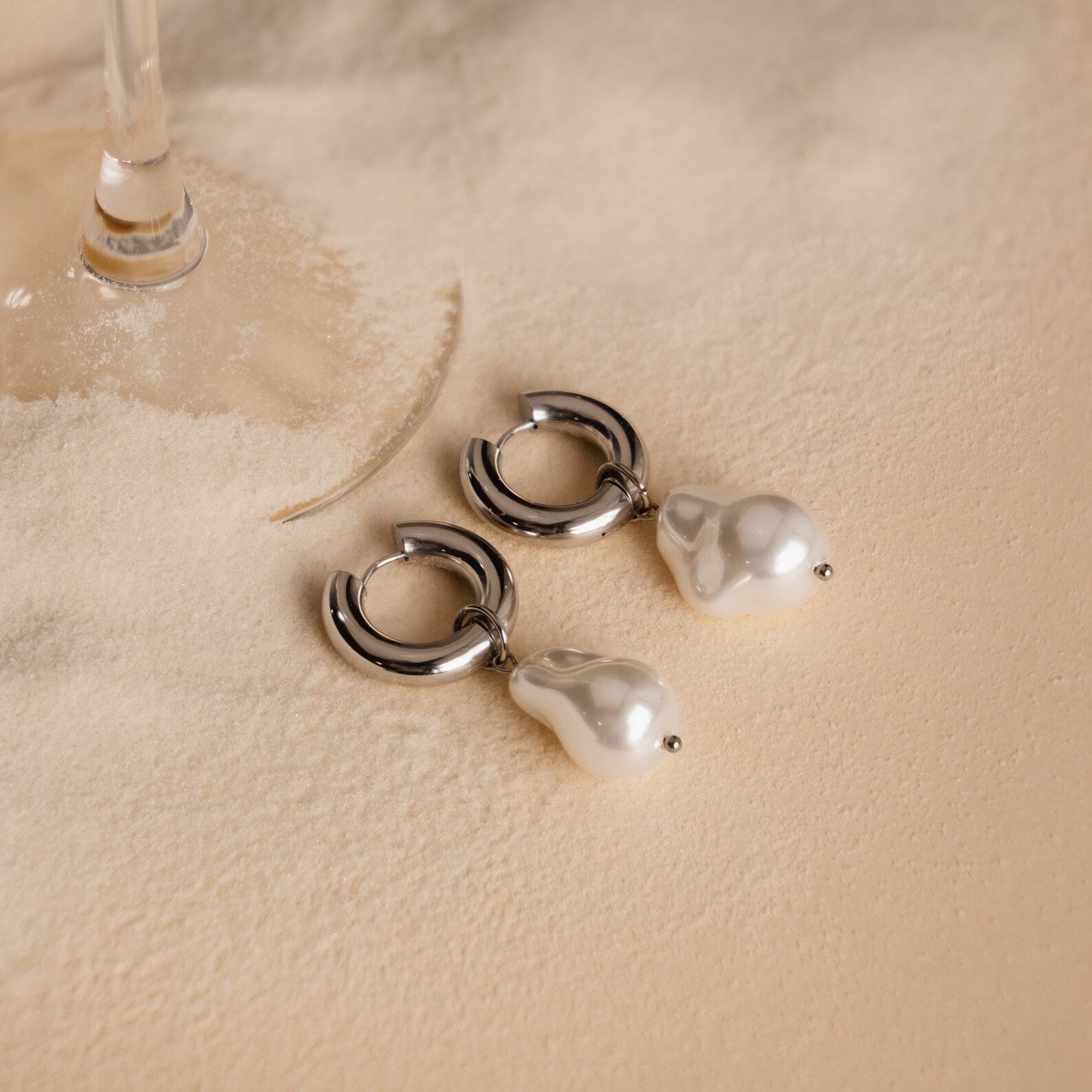 Baroque_Pearl_Drop_Hoop_Earrings_silver