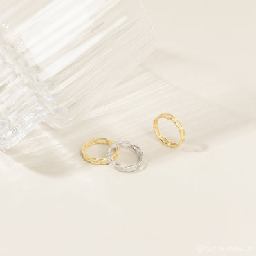 Elegant Link Ring: Timeless Sophistication for Your Collection