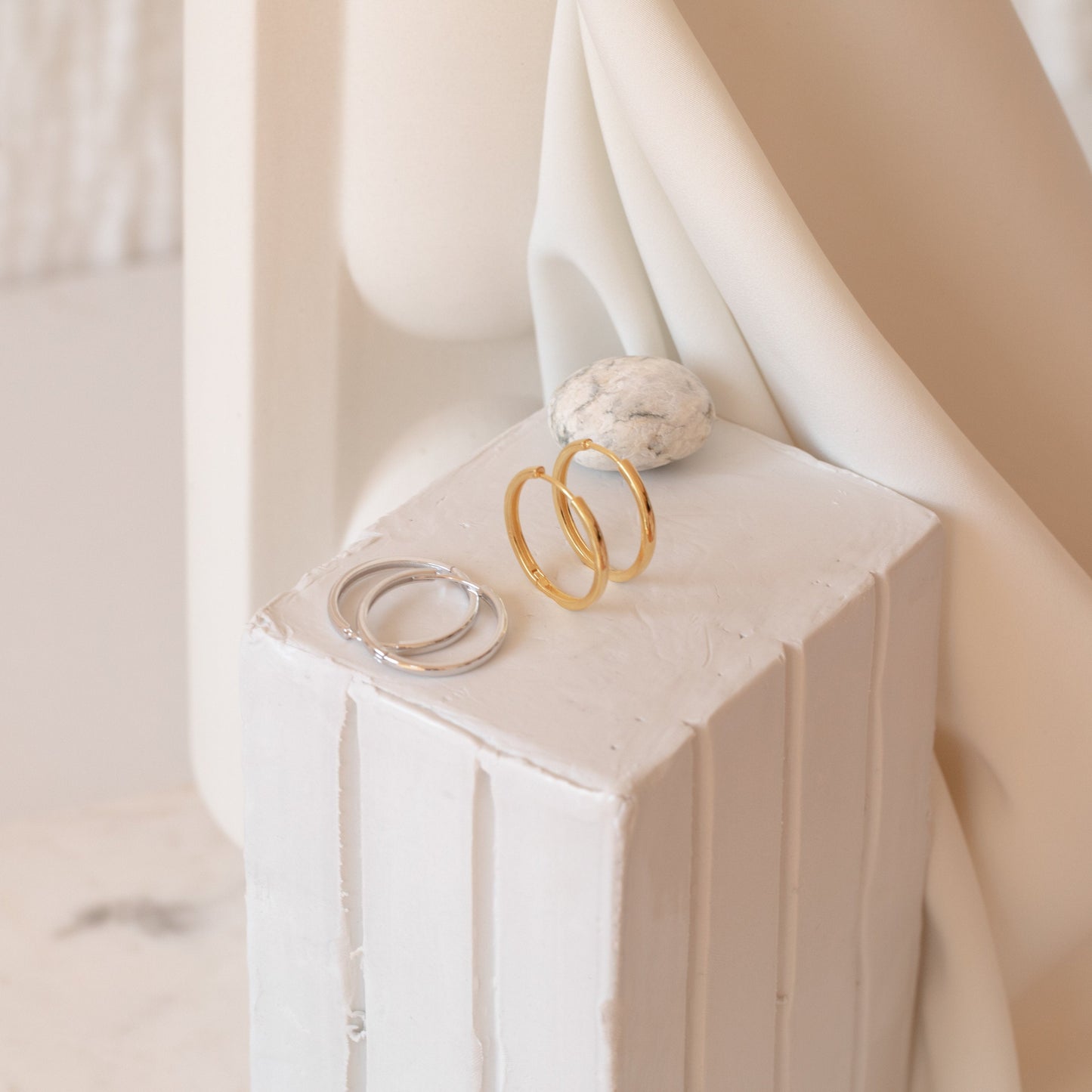 City Chic Essentials: Classic Midi Hoops