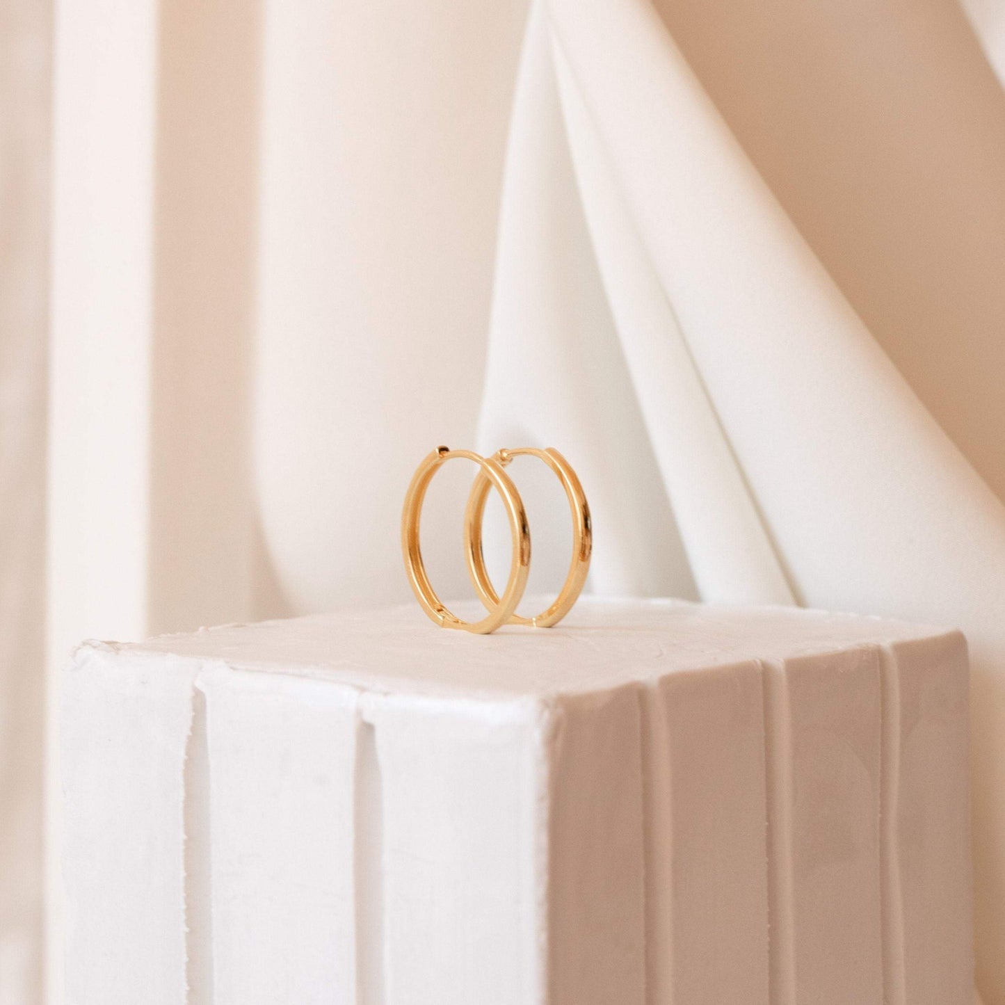 City Chic Essentials: Classic Midi Hoops
