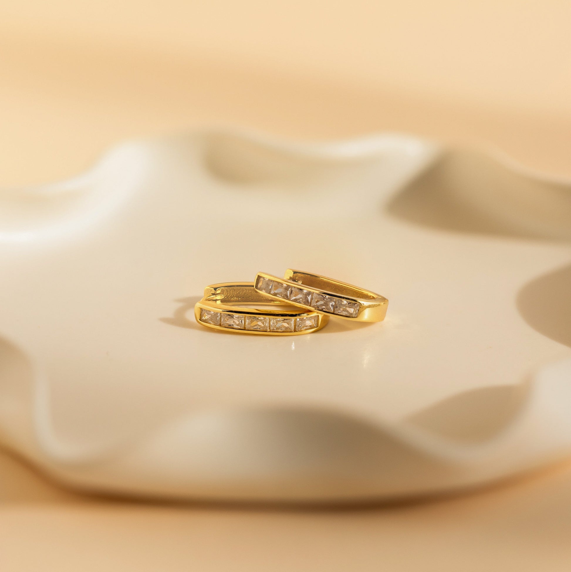 Baguette_Link_Hoop_Earrings_diamond_view
