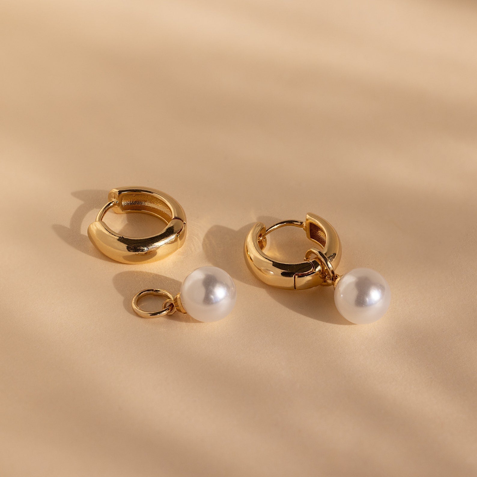 Bold_Pearl_Drop_Earrings_18k_gold_plated