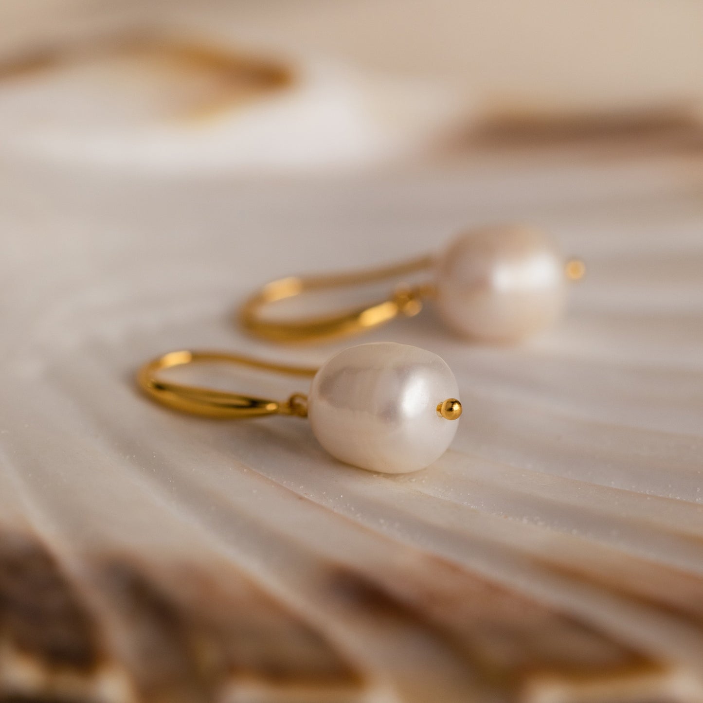 Timeless Pearl Drop Earrings: Elegance for Every Occasion