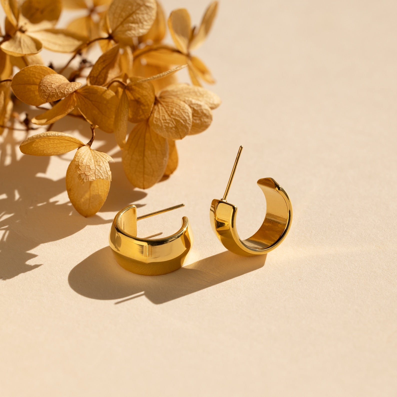 Chunky_Bold_Hoops_18k_gold