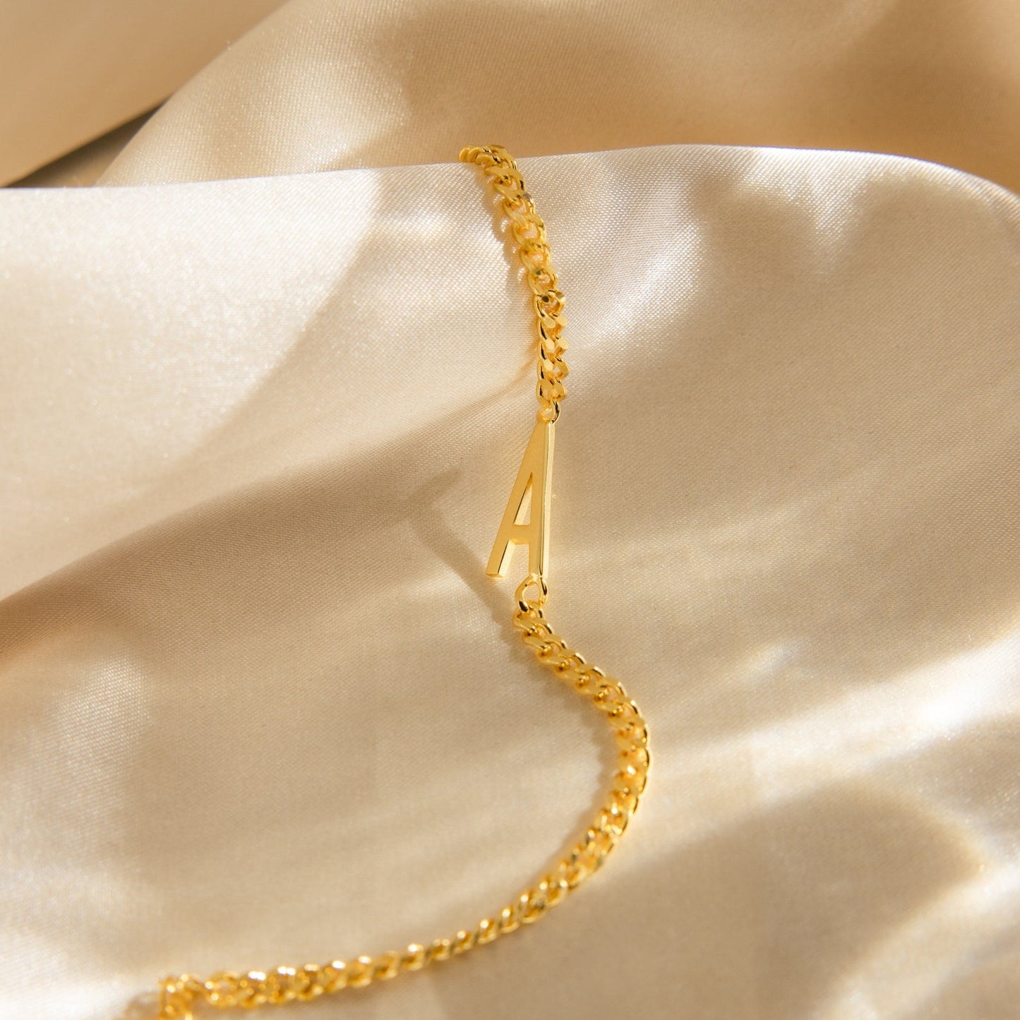 Curb_Chain_Letter_Bracelet_18k_gold