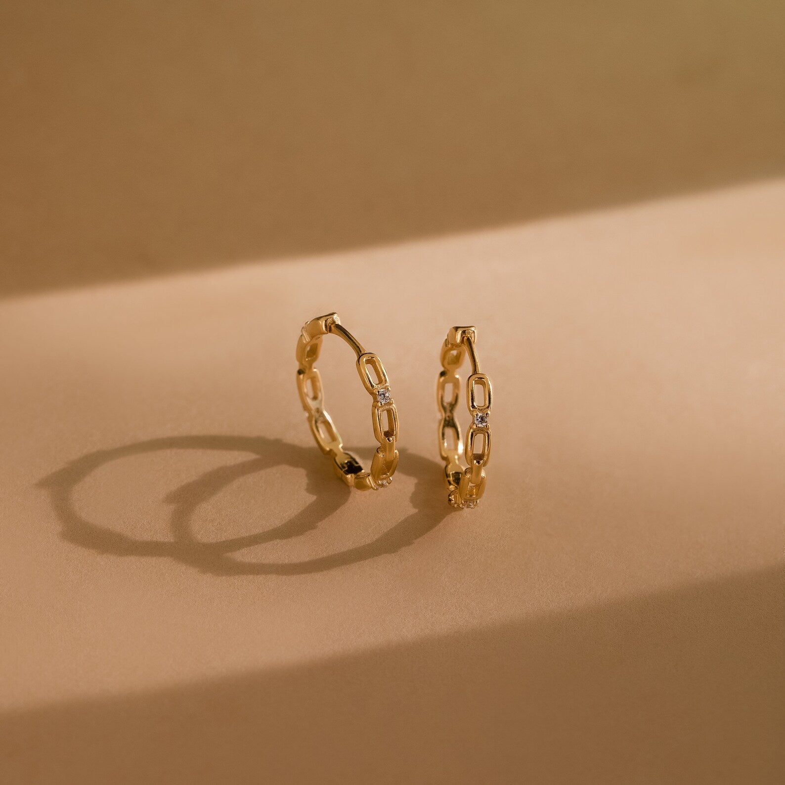 Diamond_Link_Hoops_18K_Gold