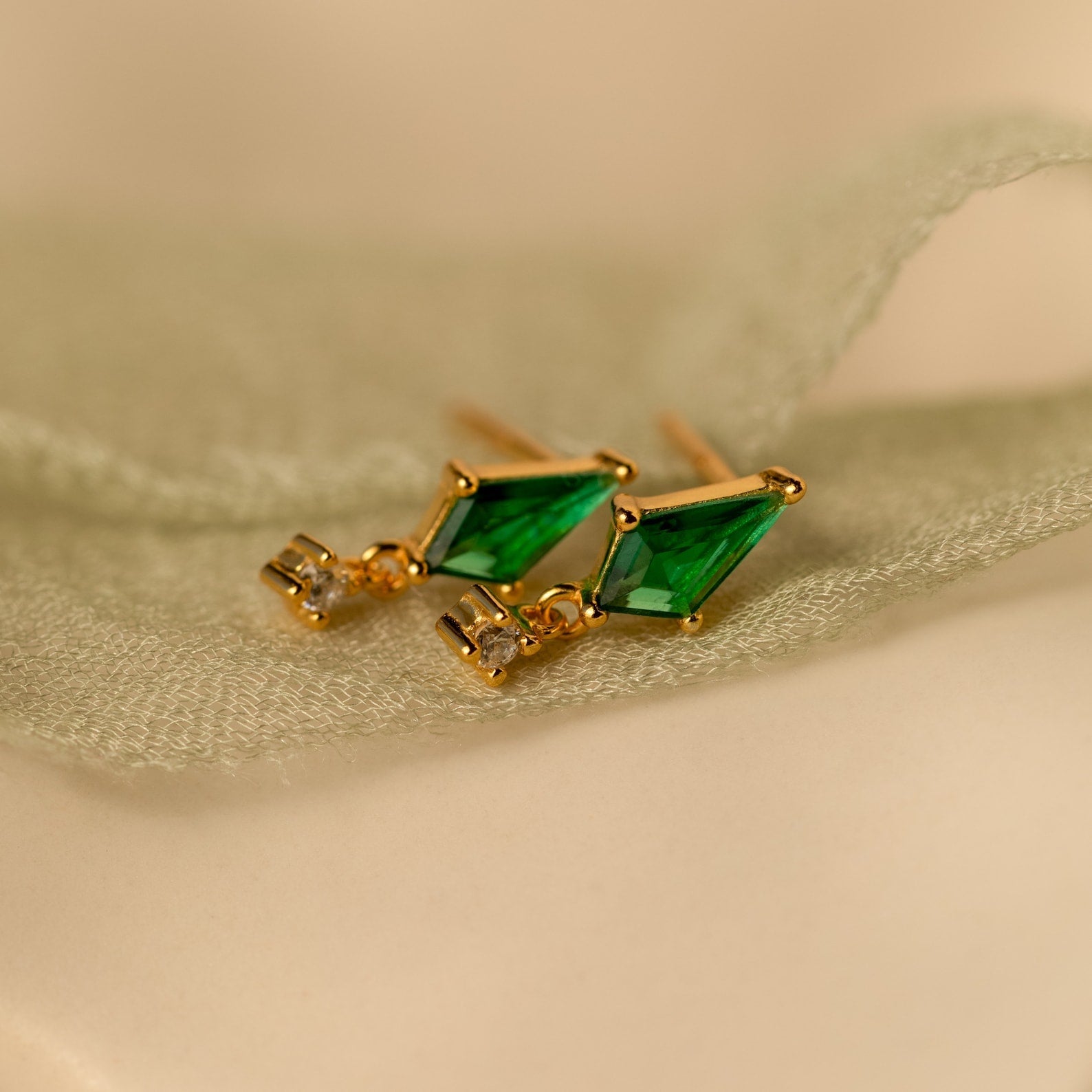 Emerald_Kite_Drop_Earrings