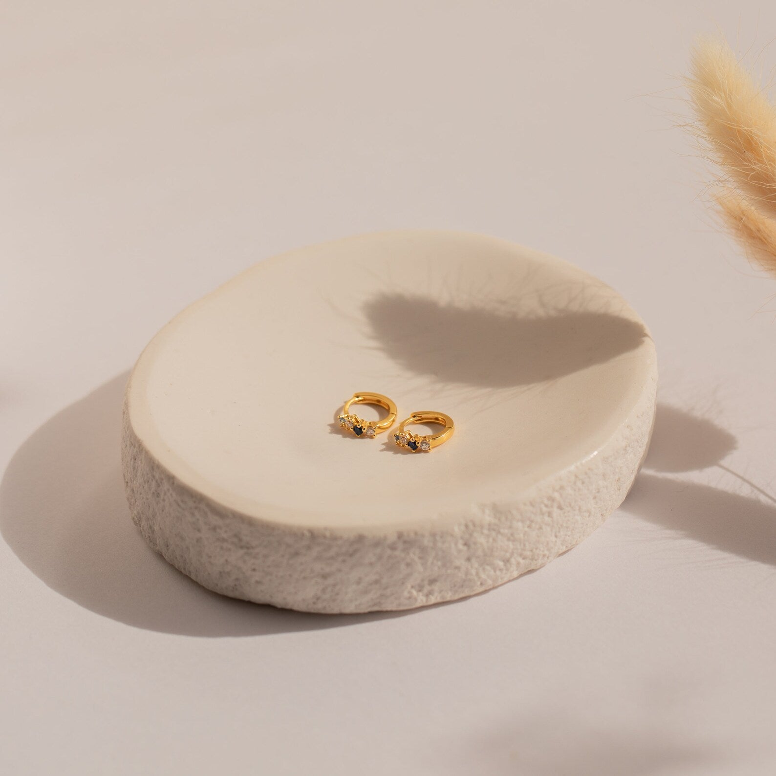 Chic Simplicity: Minimalistic Huggie Hoop Earrings