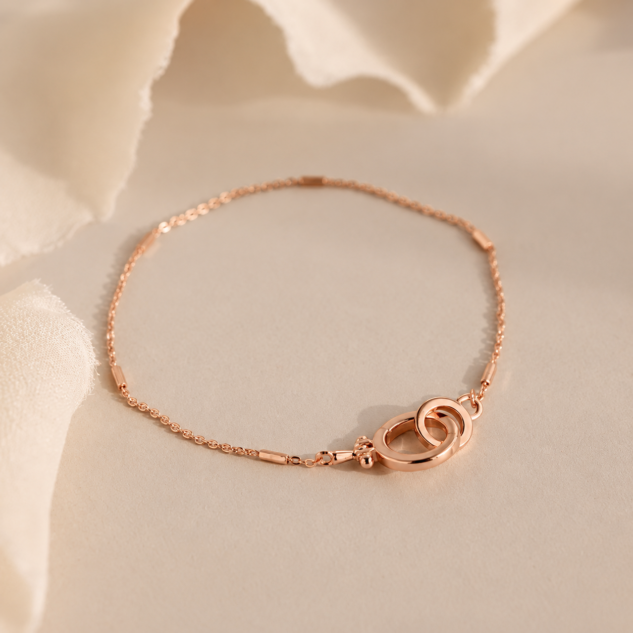 Hinged Circle Pendant Bracelet