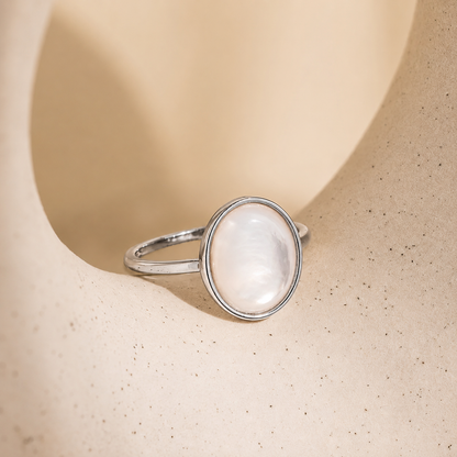 Vintage Elegance: Mother of Pearl Signet Ring