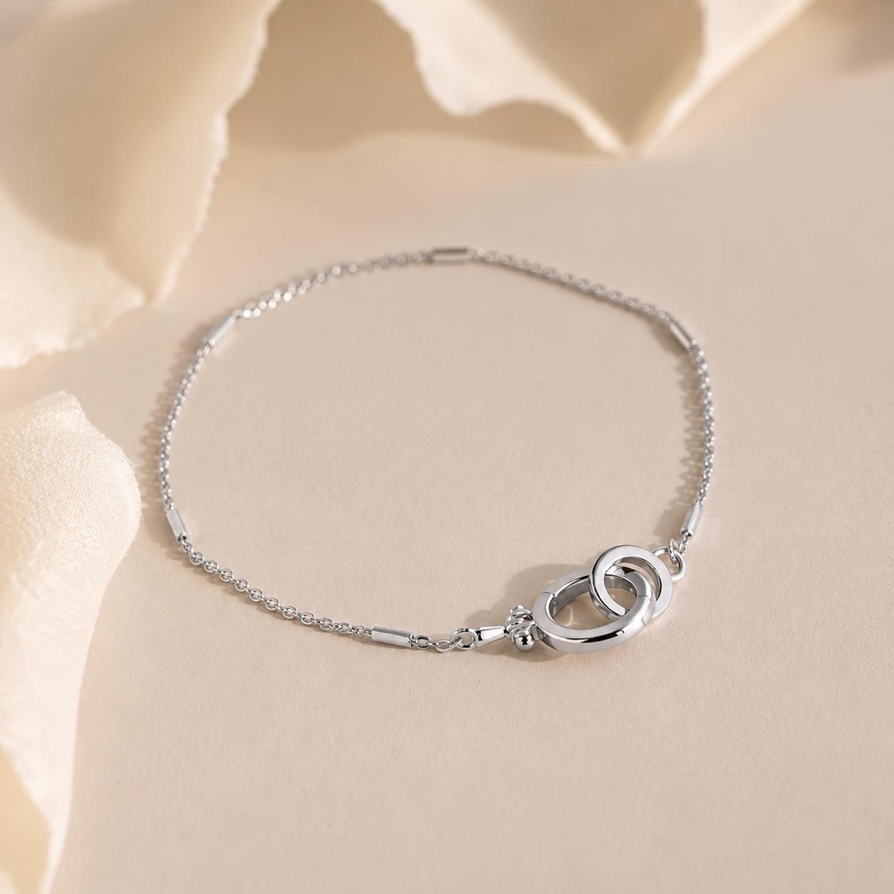 Hinged Circle Pendant Bracelet
