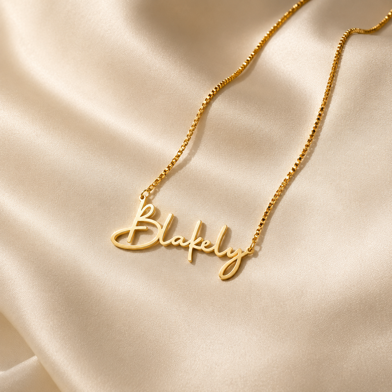 Summer Name Necklace in Box Chain