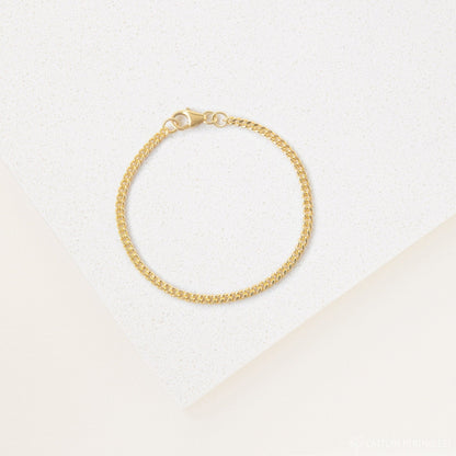 Bold Elegance: Curb Chain Bracelet