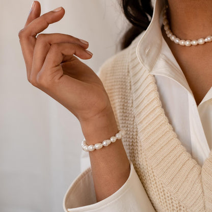 Bold Pearl Bracelet: Timeless Elegance and Grace