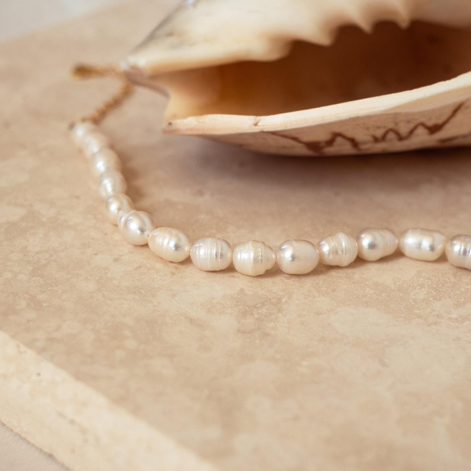 Bold Pearl Bracelet: Timeless Elegance and Grace