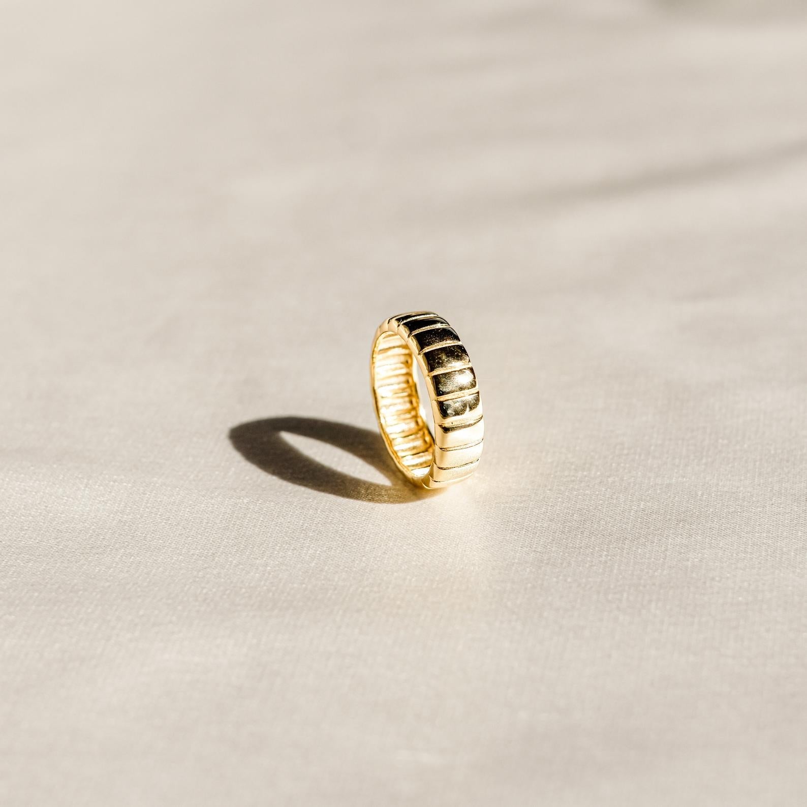 Effortless Elegance: Audrey Simple Statement Ring 18K Gold