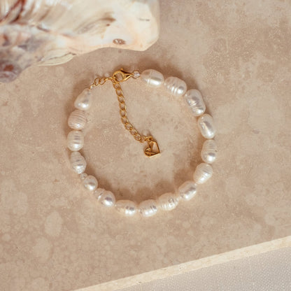 Bold Pearl Bracelet: Timeless Elegance and Grace