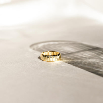 Effortless Elegance: Audrey Simple Statement Ring