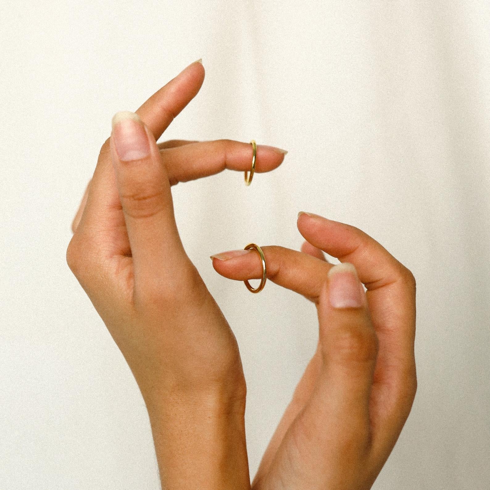 Delicate Knuckle Ring: Minimalist Beauty
