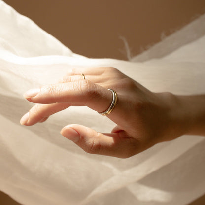 Delicate Knuckle Ring: Minimalist Beauty