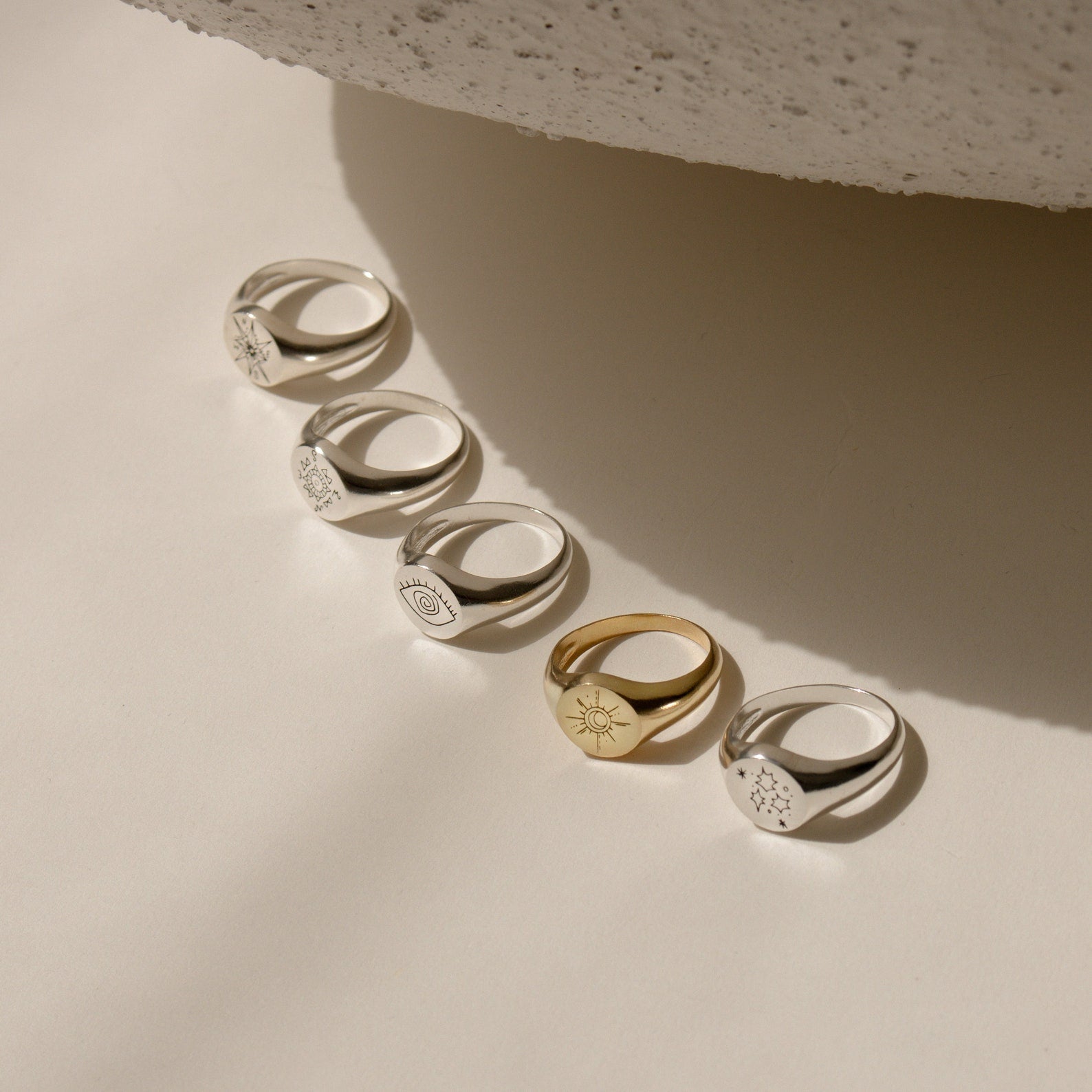 Wanderlust Signet Ring 18K Gold