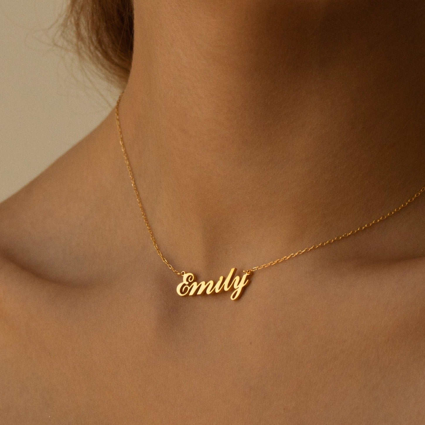 Channel Your Inner Fashion Icon: Carrie Name Necklac