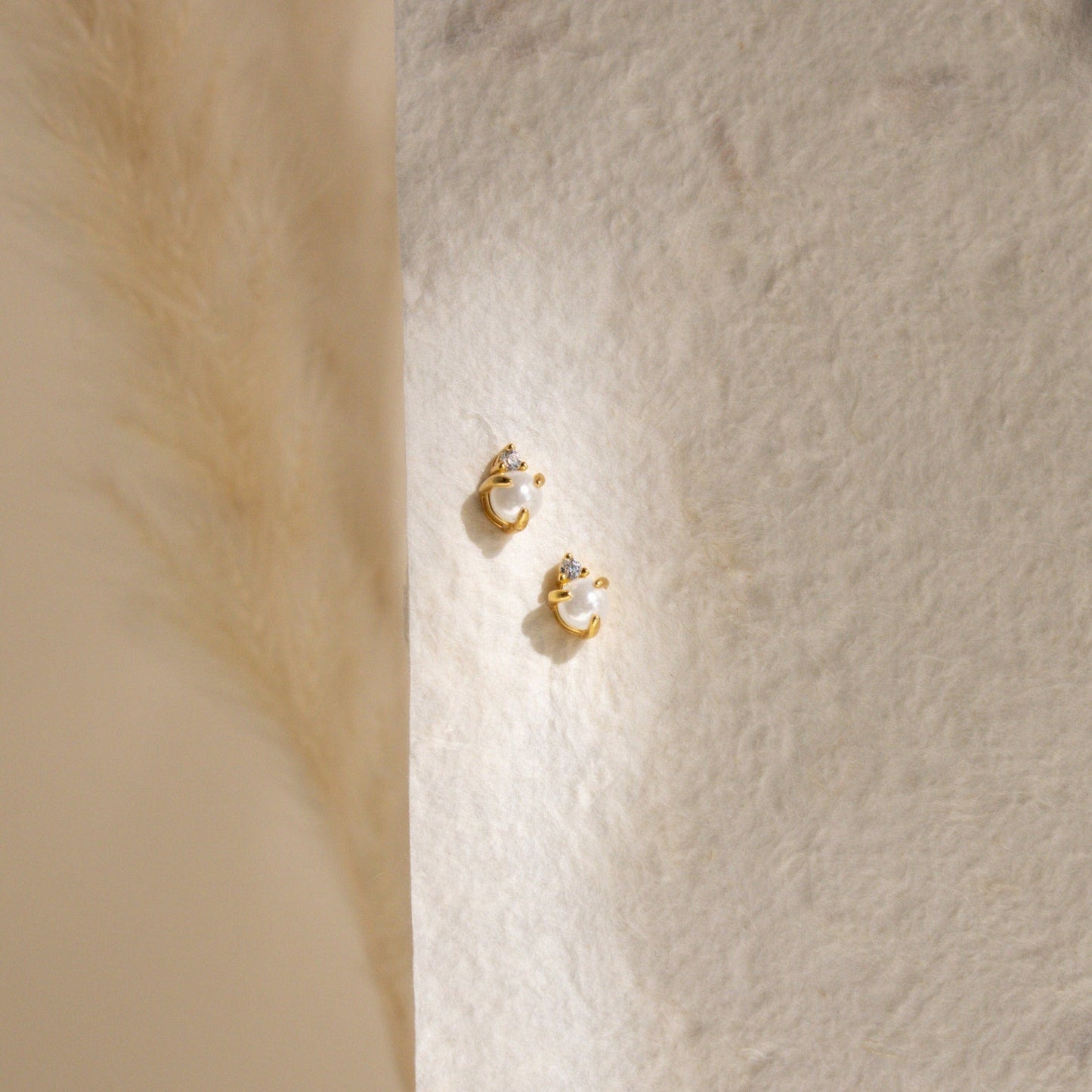 Julia Pearl Studs 18K Gold