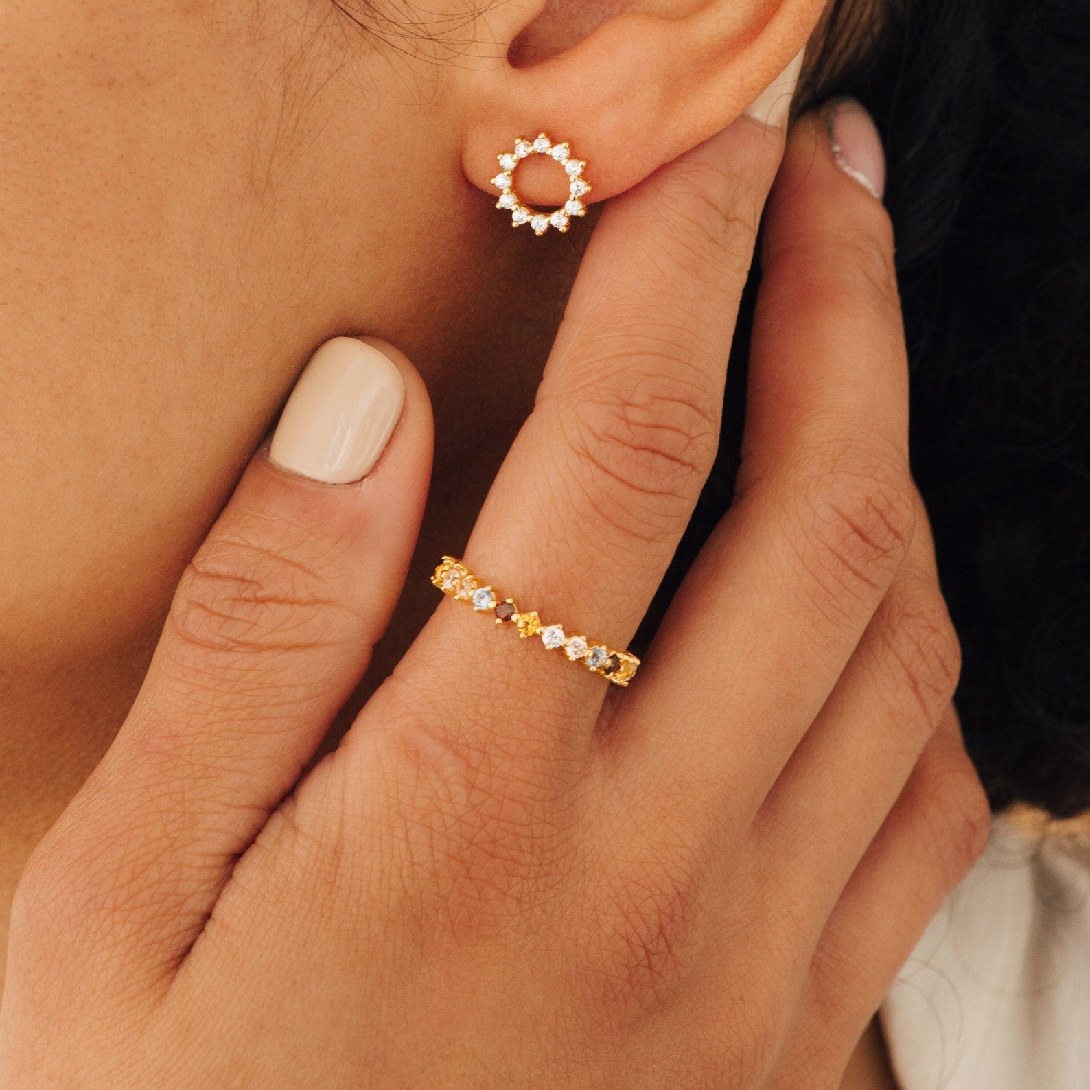 Infinite Radiance: The Rainbow Crystal Ring