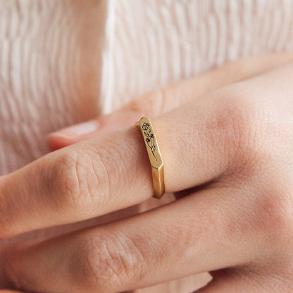Eternal Remembrance: The Personalized Bar Ring 18K Gold