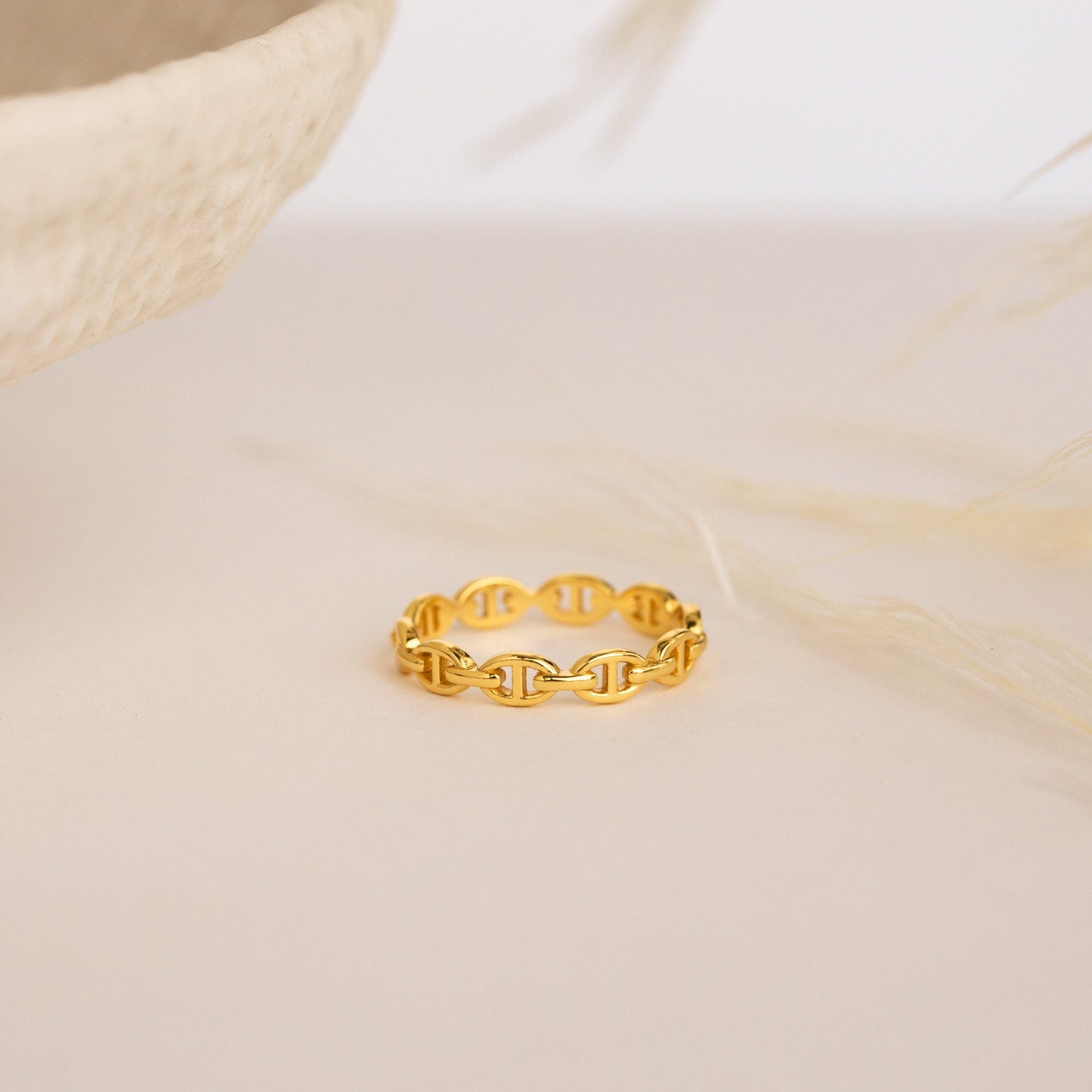 Unity Elegance: The Reese Link Ring 18K Gold