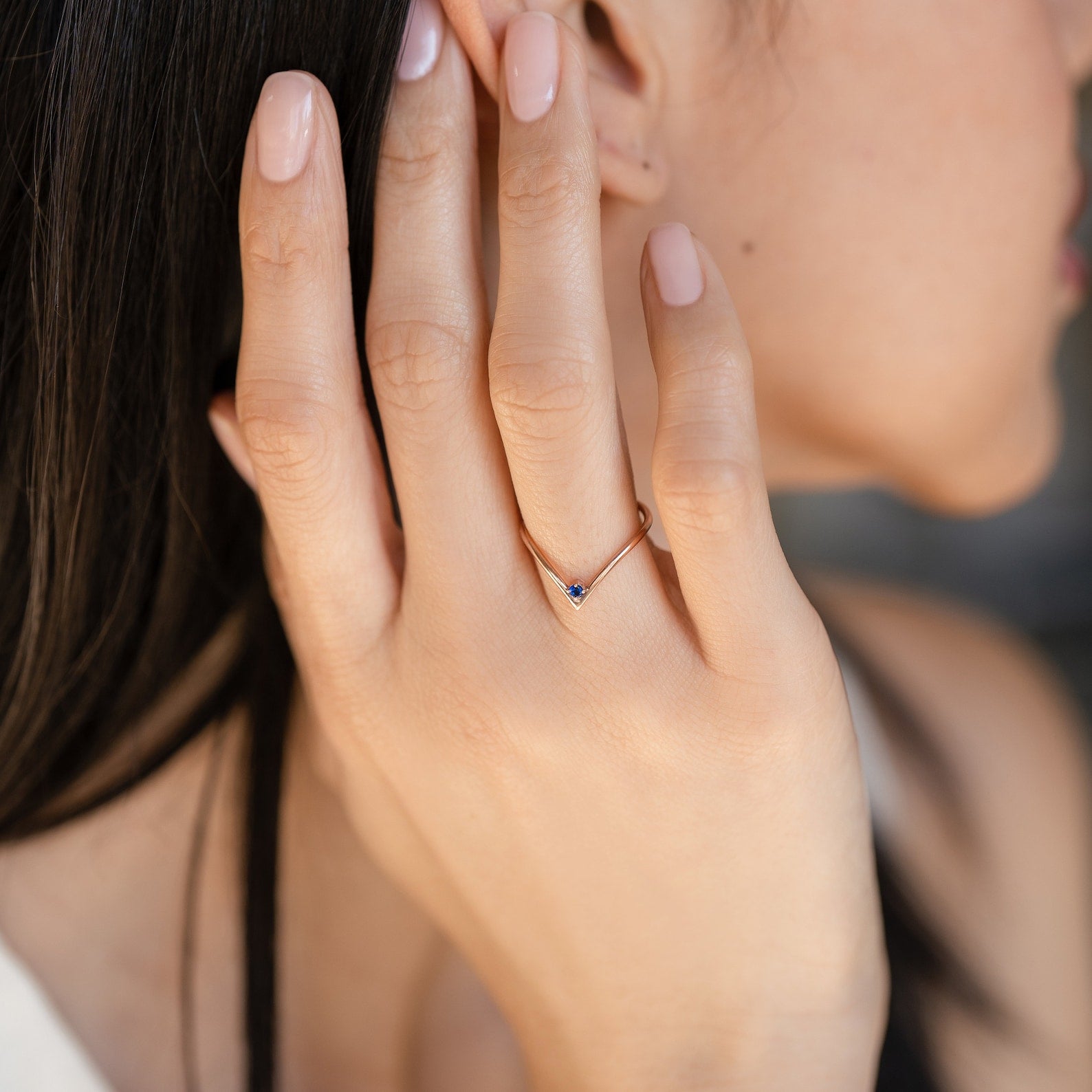 Capturing the Essence of Waves: The Curve Birthstone Ring