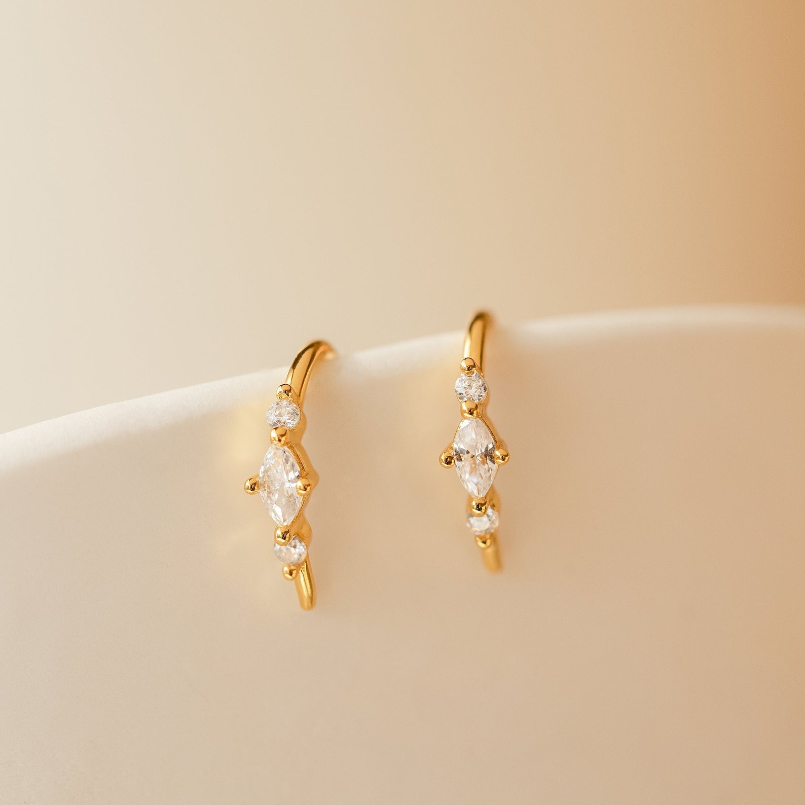 Timeless Elegance: Amaya Diamond Threader Earrings 18K Gold