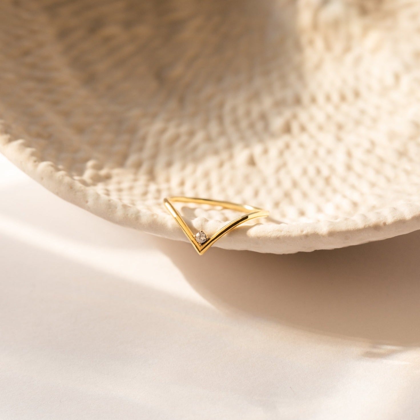 Capturing the Essence of Waves: The Curve Birthstone Ring
