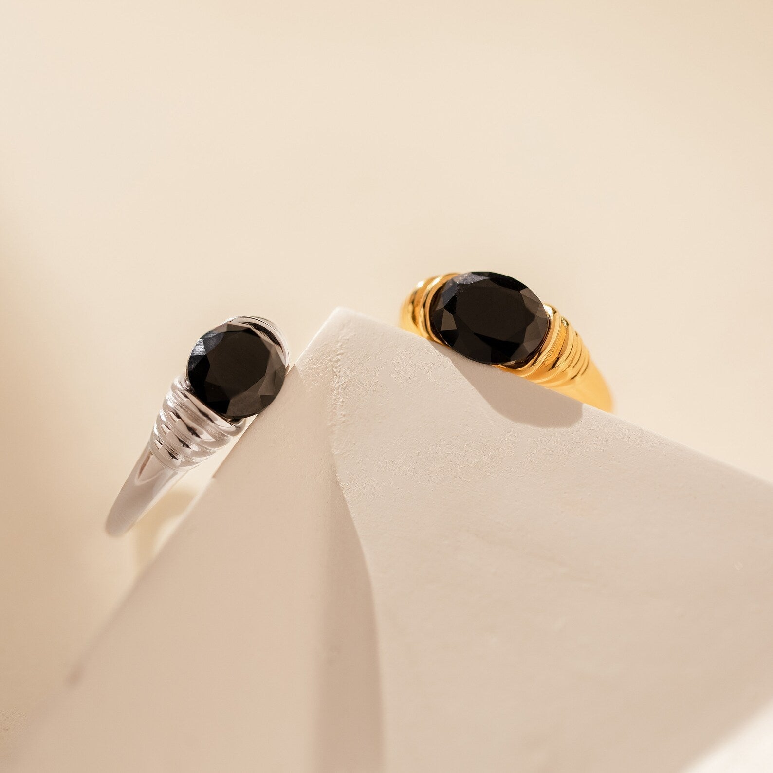 Vintage Chic: Dusk Signet Ring with Black Onyx Stone