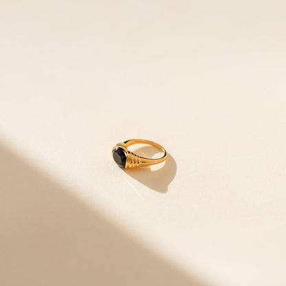 Vintage Chic: Dusk Signet Ring with Black Onyx Stone