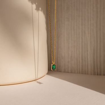 Personalized Elegance: Maia Emerald Pendant Necklace