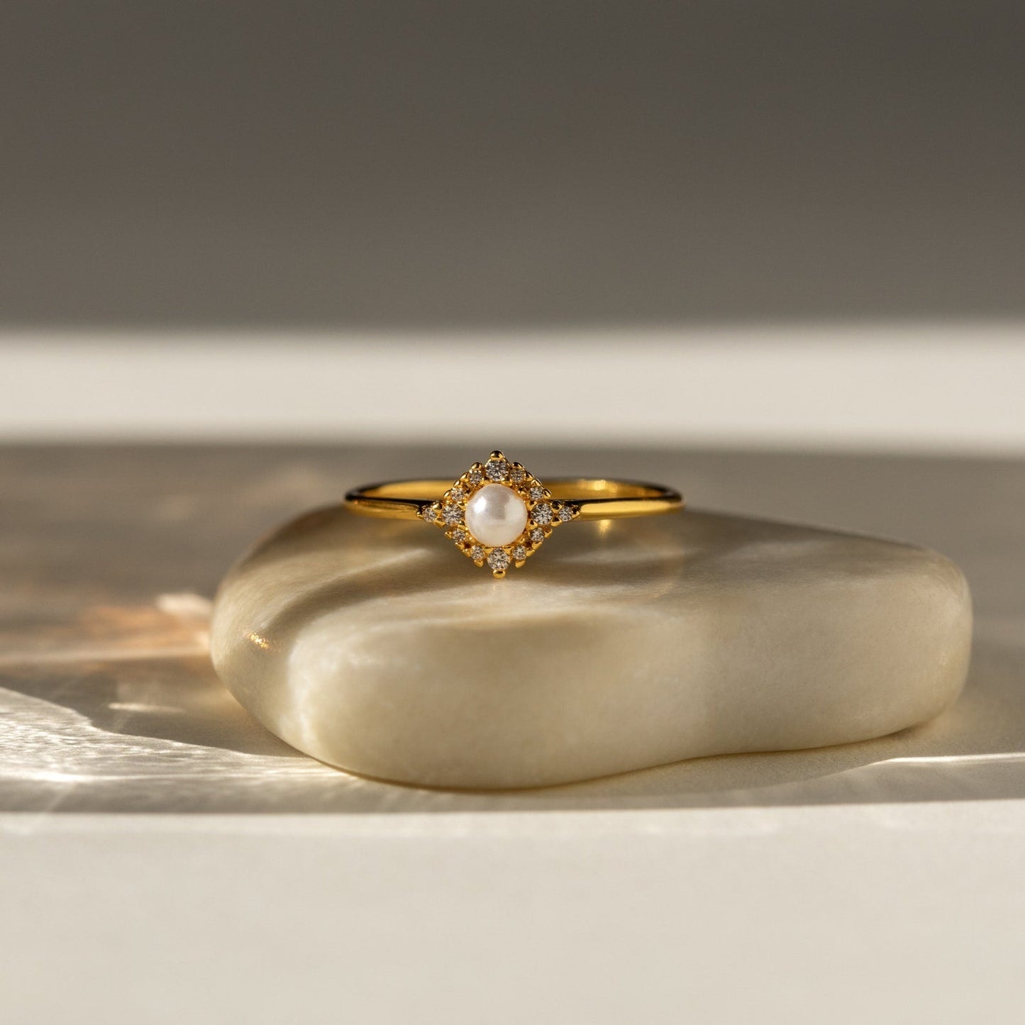 Timeless Charm: Vintage Pave Pearl Ring 18K Gold