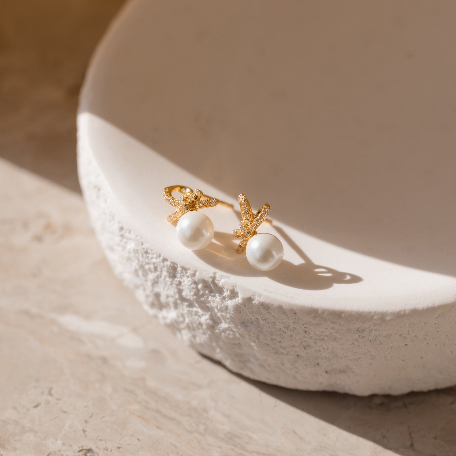 Charming Elegance: Pearl Bow Stud Earrings